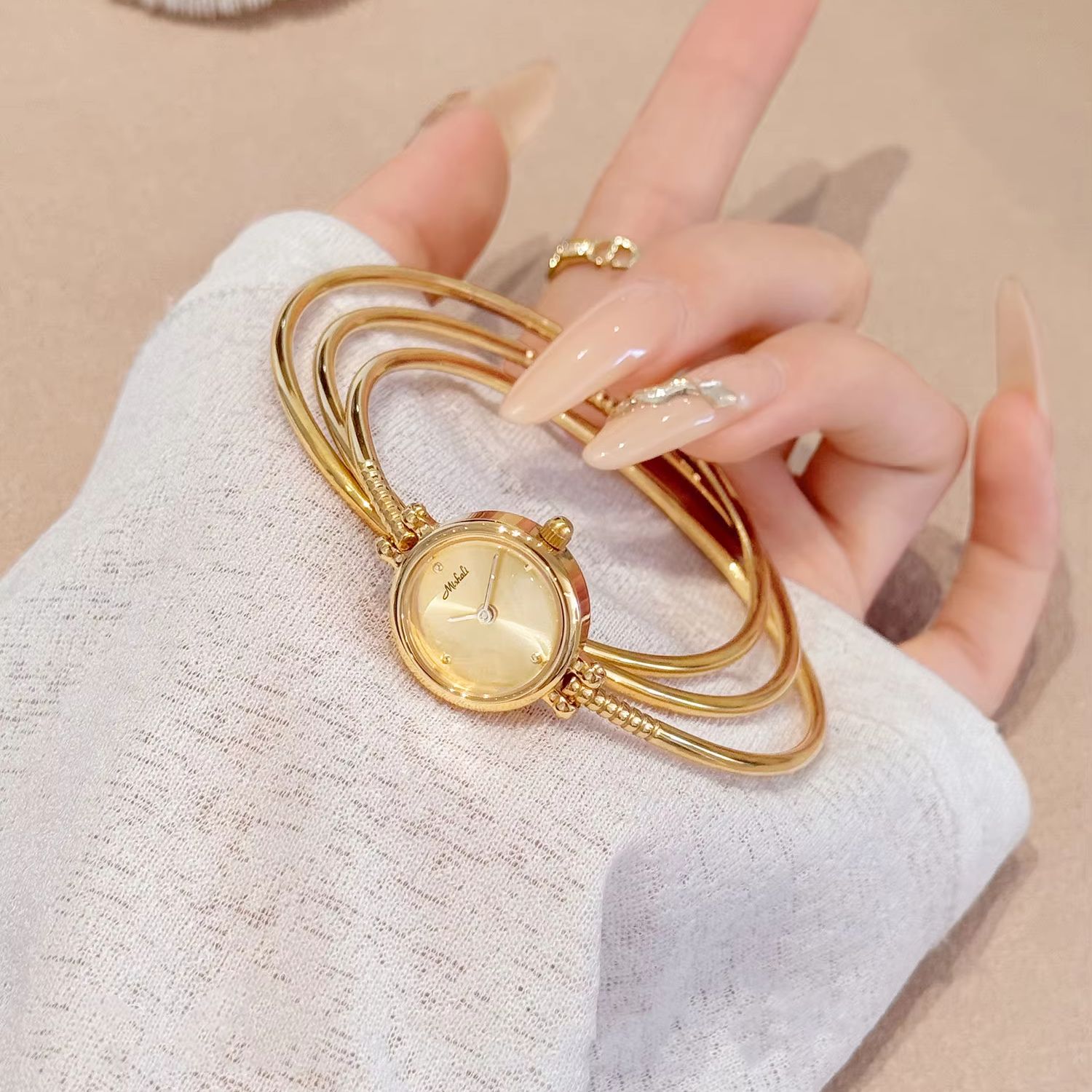 แบรนด์หรูสไตล์เรโทร นาฬิกาข้อม - Luxury Watch Index บทวิจารณ์และราคา