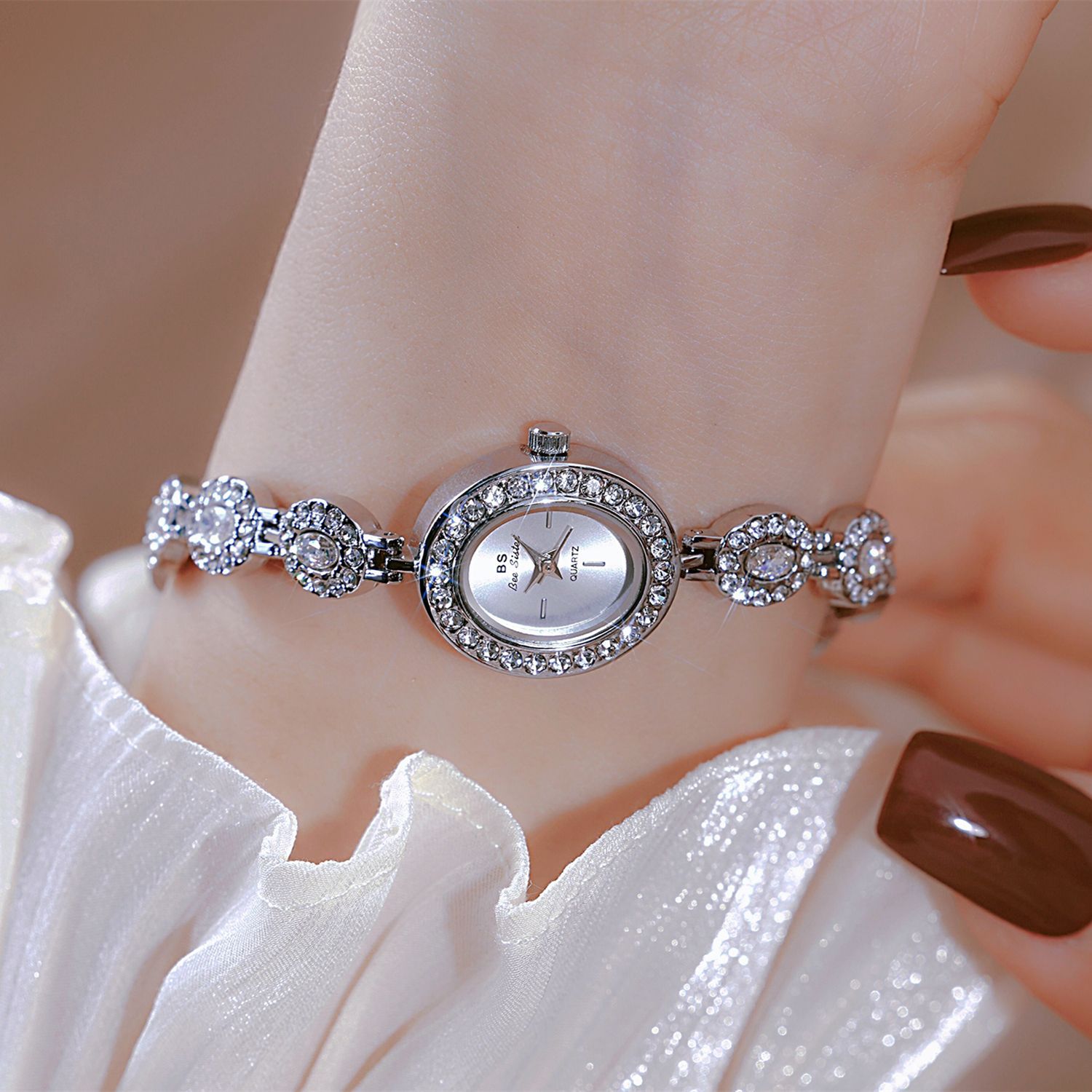 อุทัยใหม่ผู้หญิงนาฬิกาแบรนด์หร - Luxury Watch Index บทวิจารณ์และราคา
