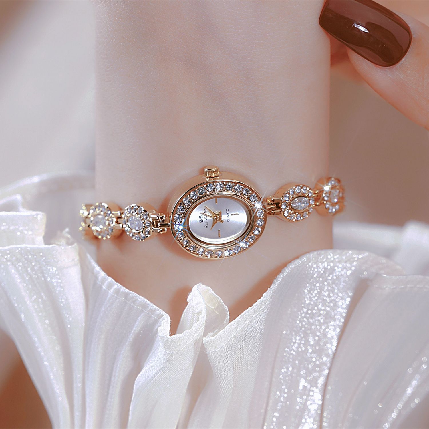 อุทัยใหม่ผู้หญิงนาฬิกาแบรนด์หร - Luxury Watch Index บทวิจารณ์และราคา