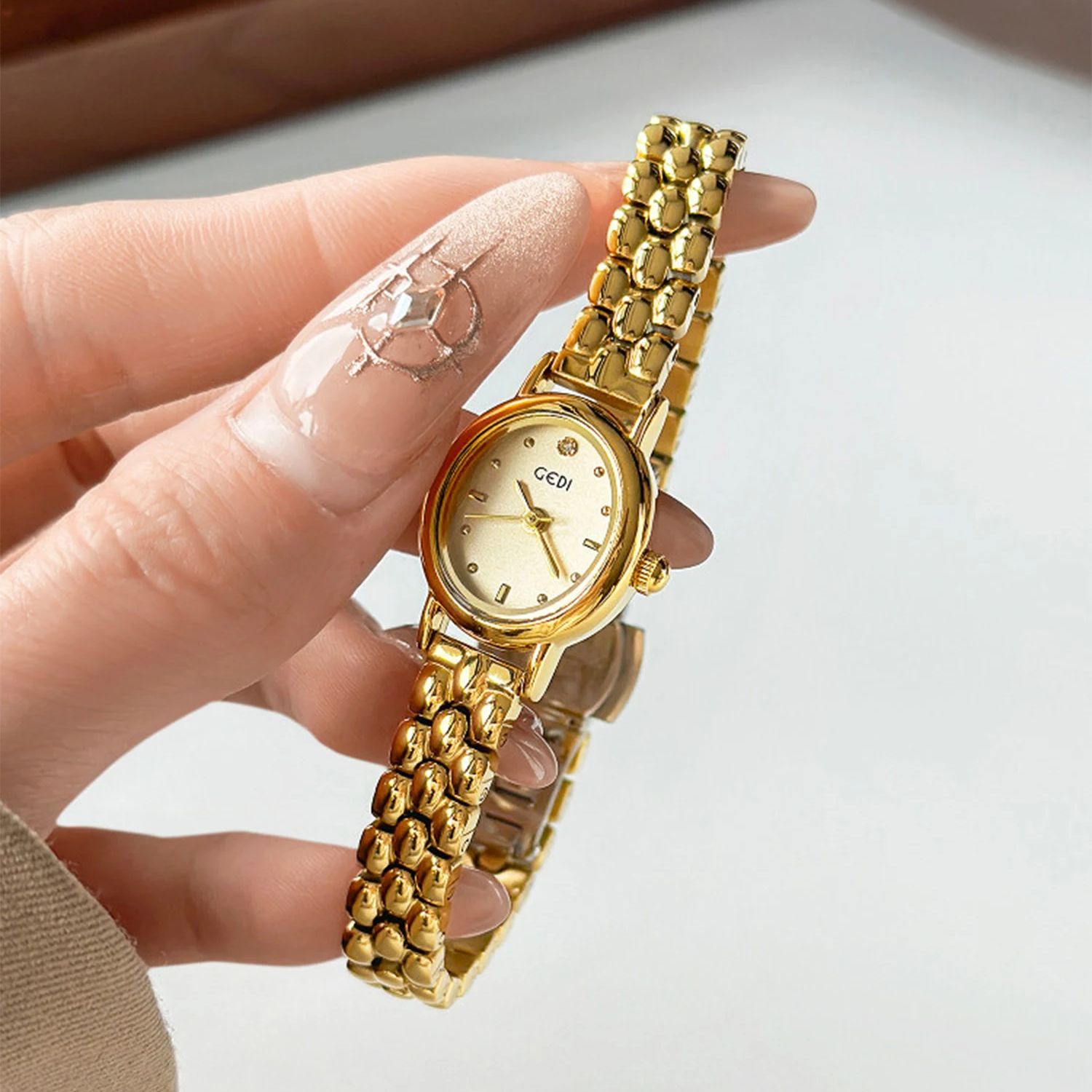 นาฬิกาแบรนด์หรูสำหรับผู้หญิง,  - Luxury Watch On Sale บทวิจารณ์และราคา