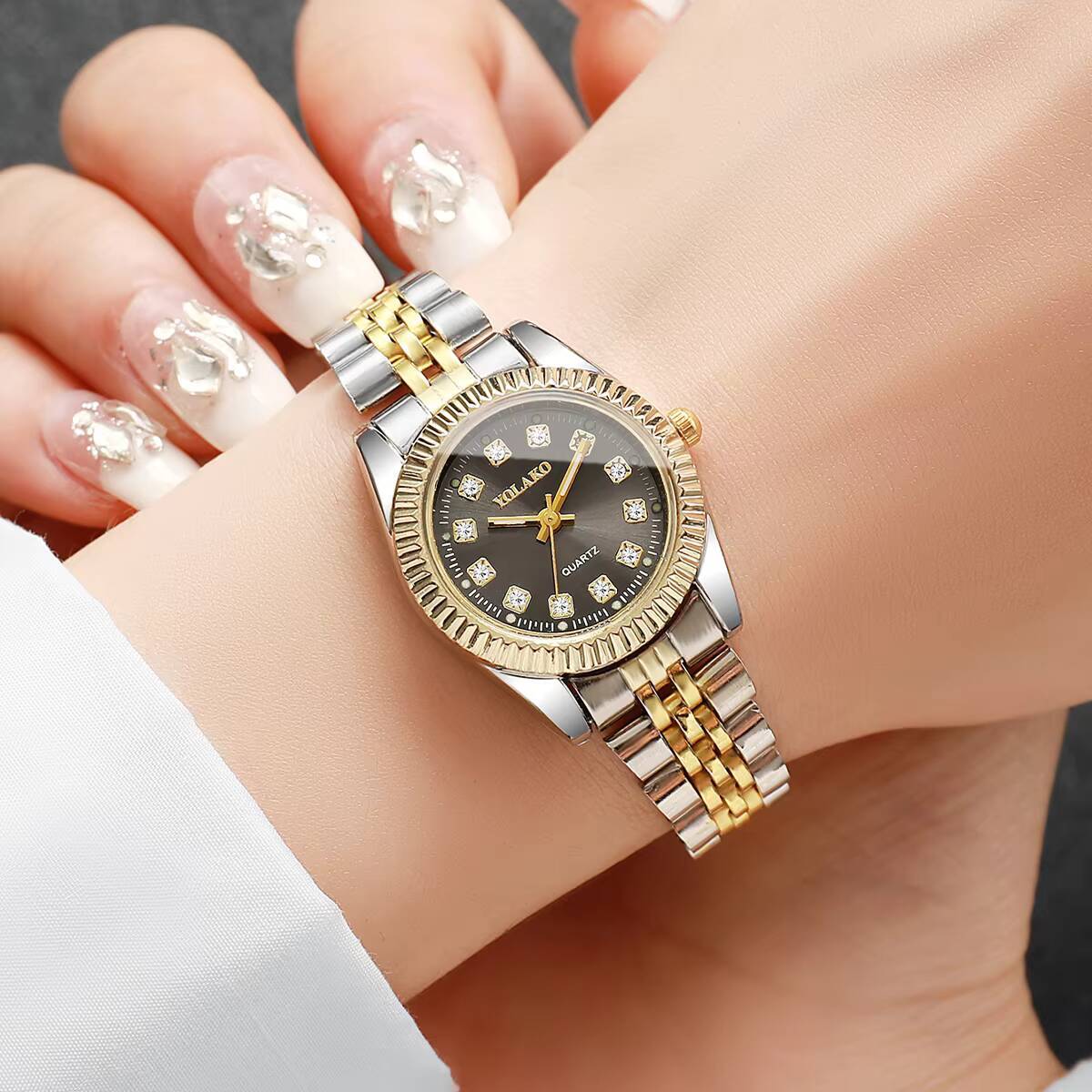 แฟชั่นไรน์สโตนผู้หญิงนาฬิกาควอ - Luxury Watch Gift Box บทวิจารณ์และราคา