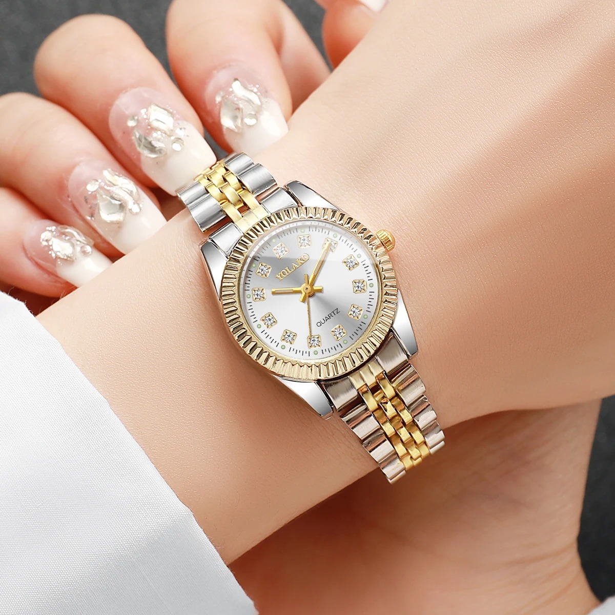 แฟชั่นไรน์สโตนผู้หญิงนาฬิกาควอ - Luxury Watch Gift Box บทวิจารณ์และราคา
