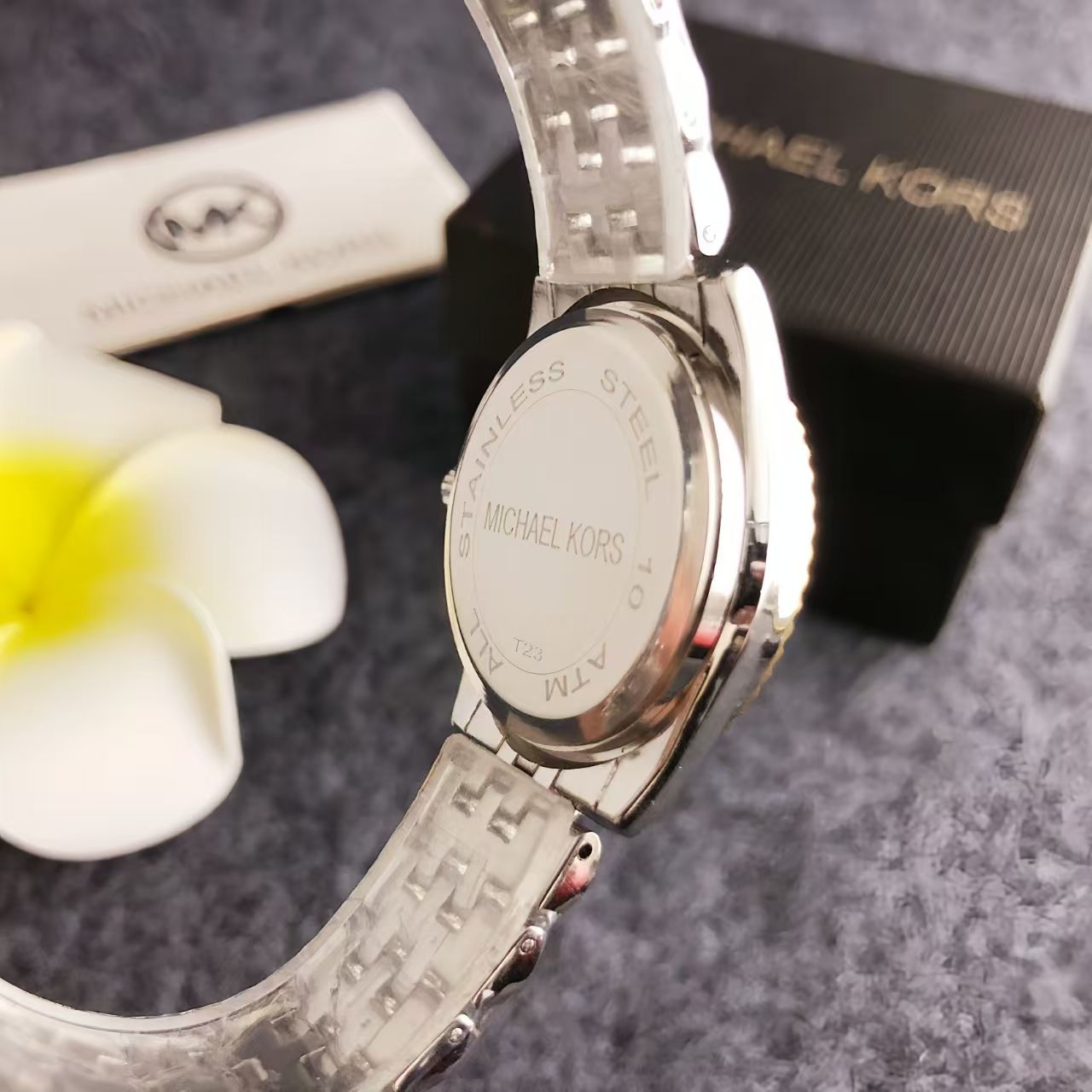นาฬิกาข้อมือผู้หญิง Michael Ko - Luxury Watch Photography บทวิจารณ์และราคา